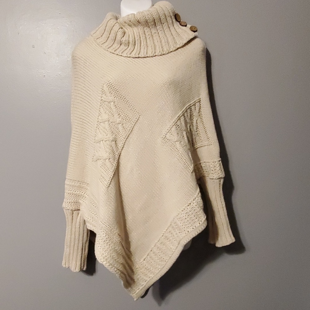 Knitted sweater/poncho